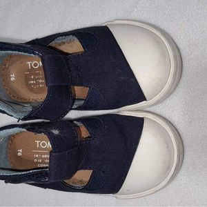 Toms navy Velcro shoes 
Size 6 
Toddlers